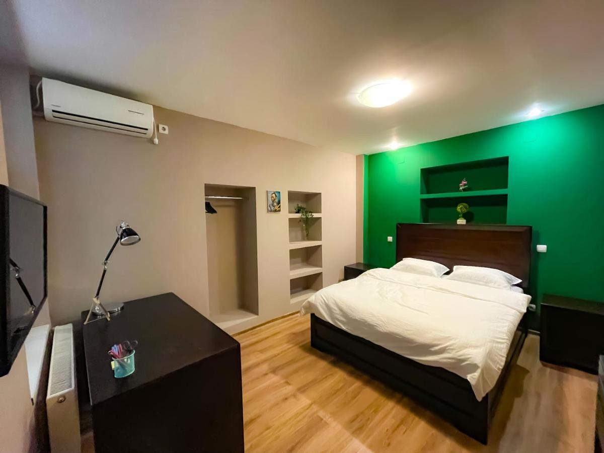 Cool Flat With Hot Tub In The Old Town Apartment Bucharest Exterior photo