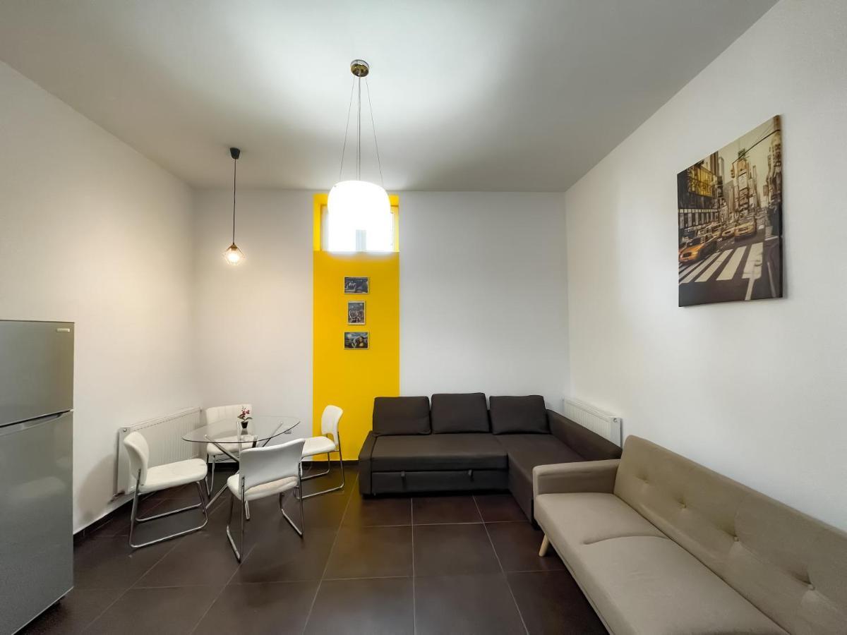 Cool Flat With Hot Tub In The Old Town Apartment Bucharest Exterior photo